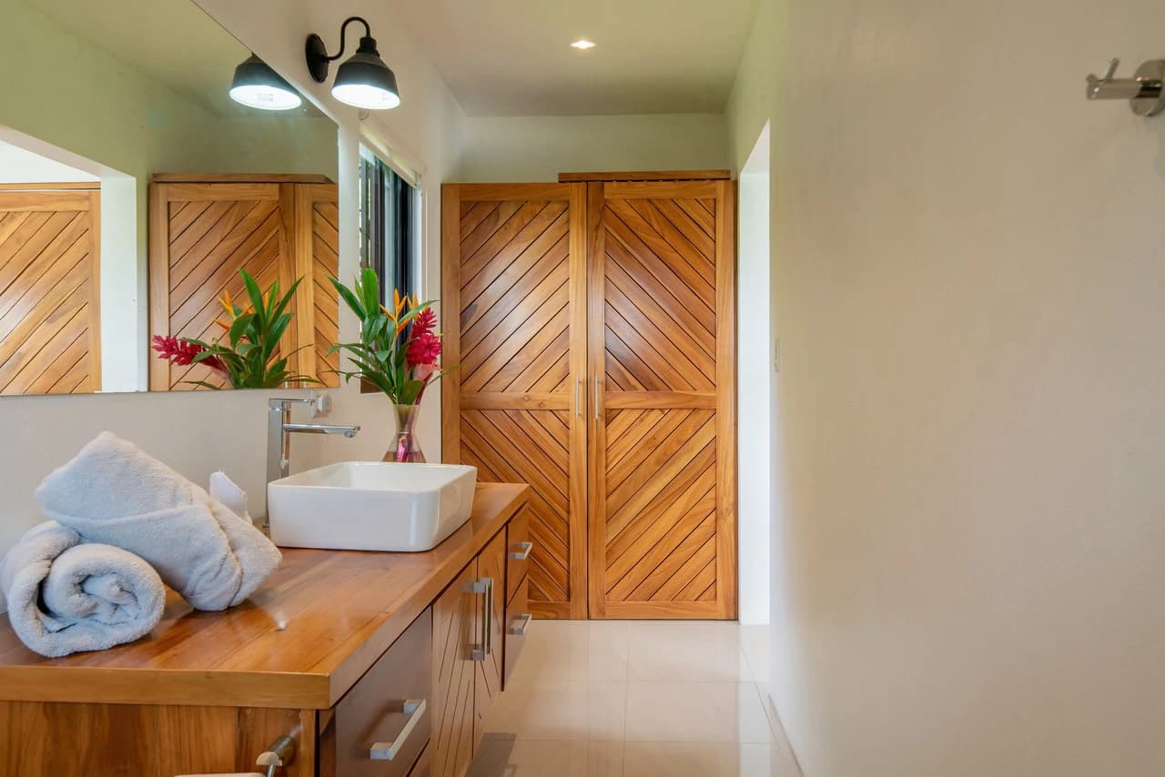 6.45 ACRES – 3 Bedroom Luxury Ocean View Home Surrounded By Vibrant Rainforest And Wildlife!!! - photo 30