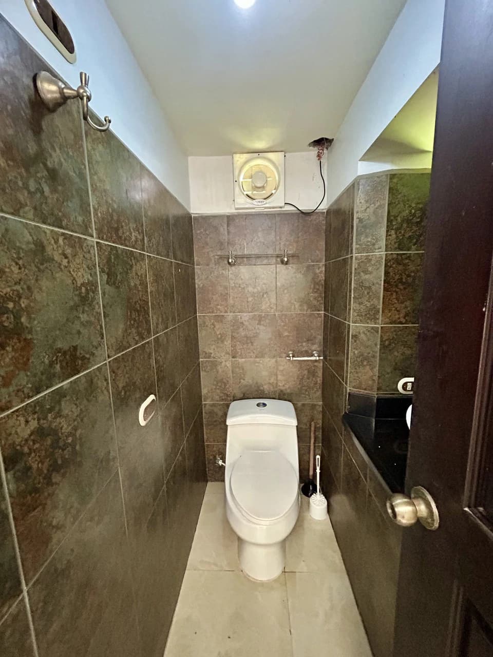 Fixer-Upper Home with an studio Office in Palmar Norte on a 7.58 Acres Property - photo 35