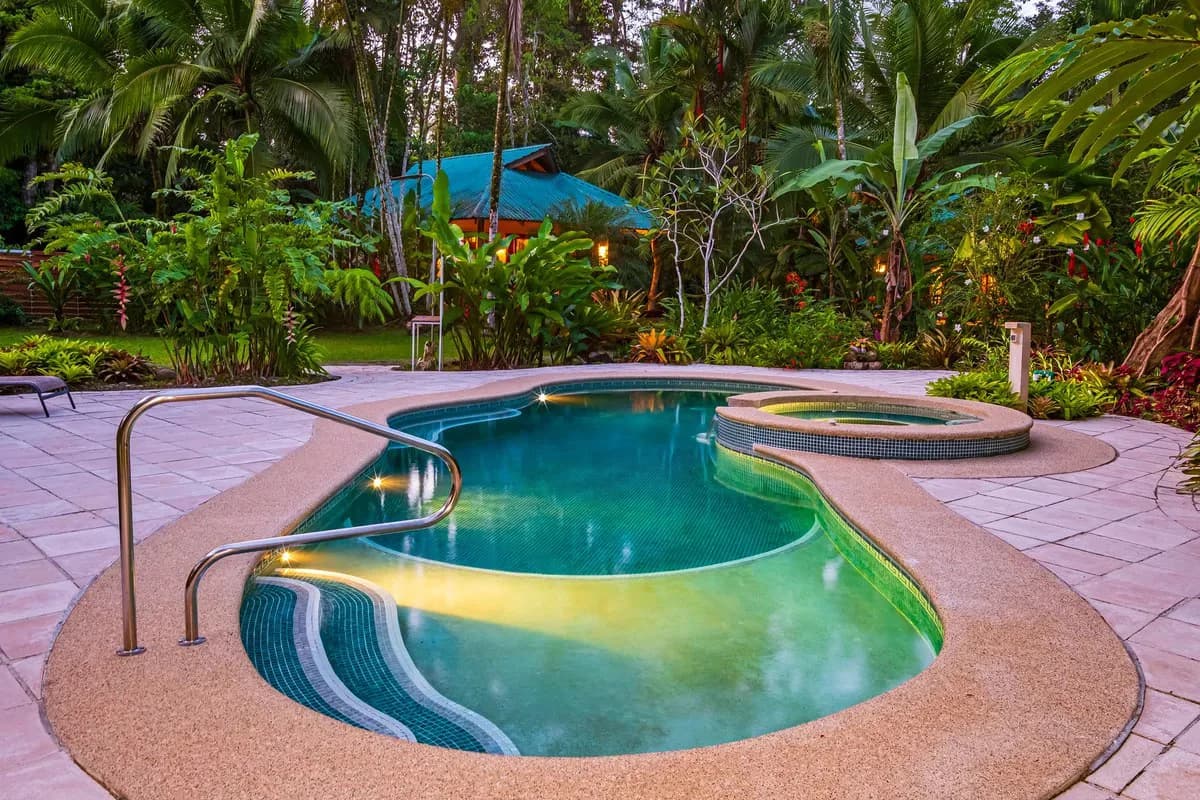 ID 123: Turnkey Hotel and Restaurant Business in Playa Chiquita