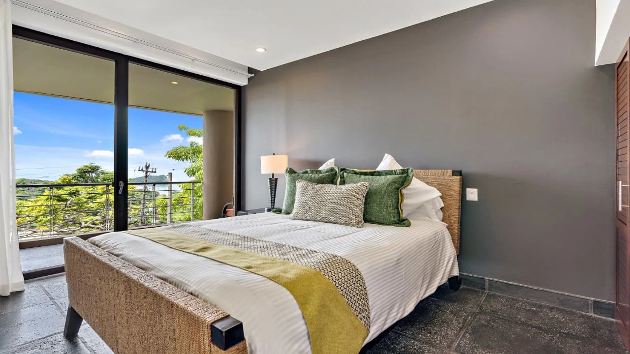 Panoramic Condos 26A: Live in the number one luxury development with private beach in the national reserve of Manuel Antonio - photo 4