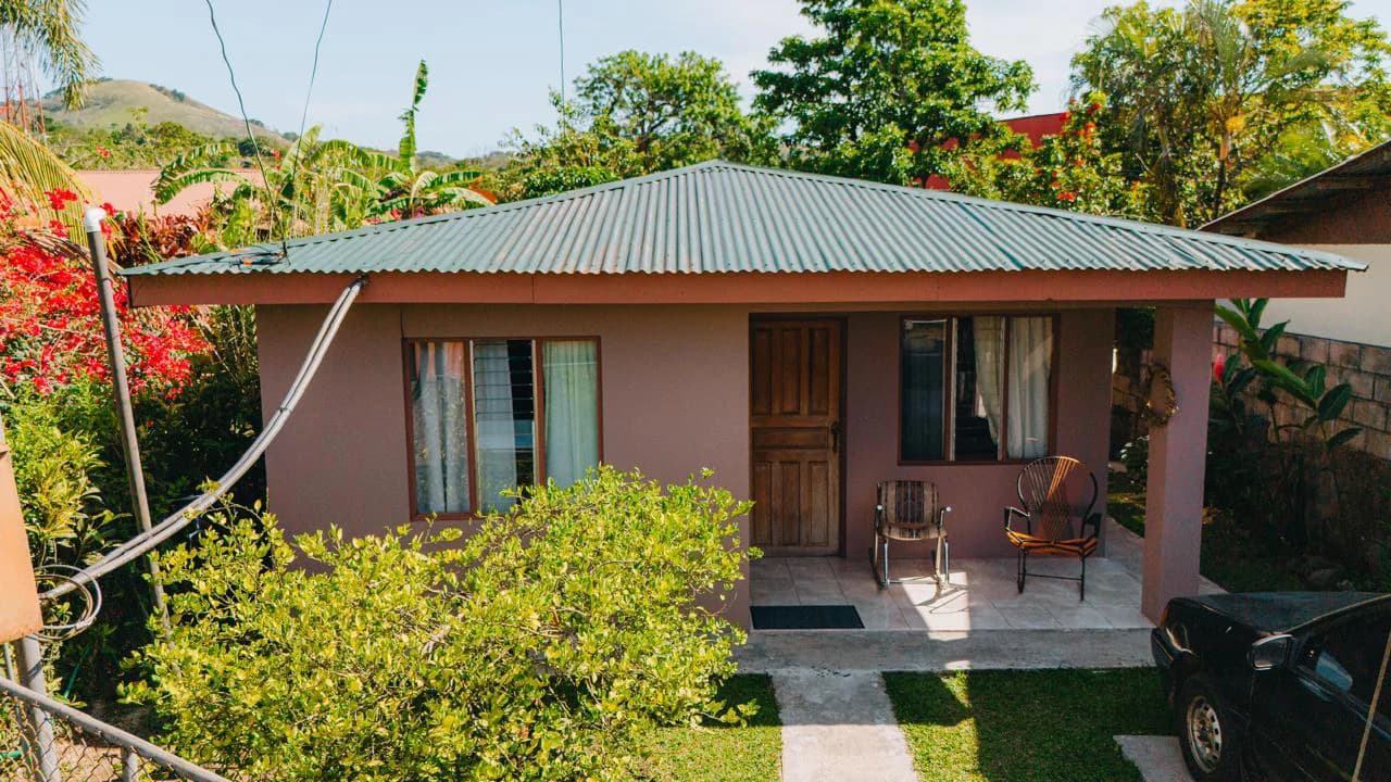 VISTAS DEL PARQUE: Cozy Home in Town.
