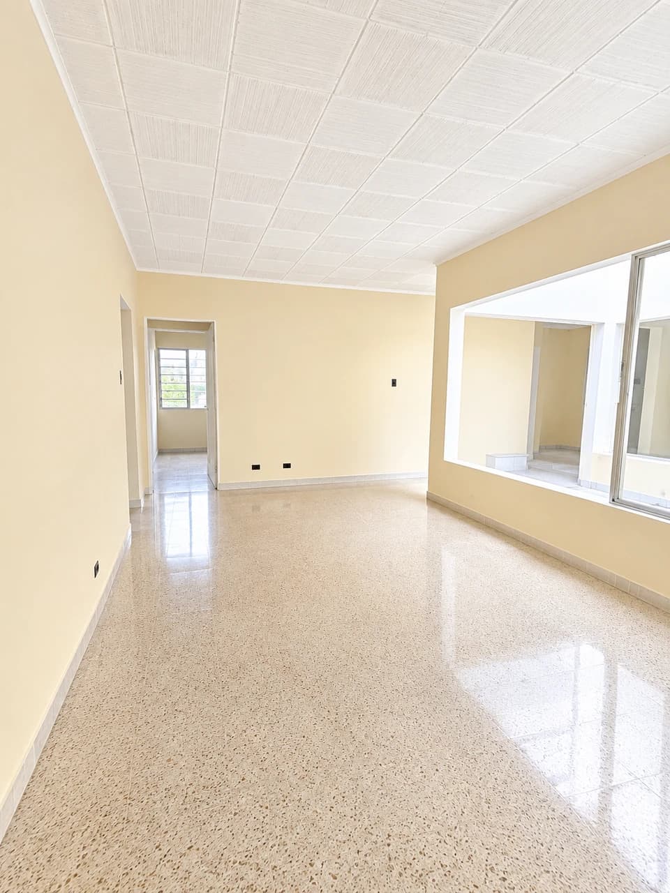 House for Sale with Commercial Zoning Barrio Bolívar Parque Las Animas San José - photo 5