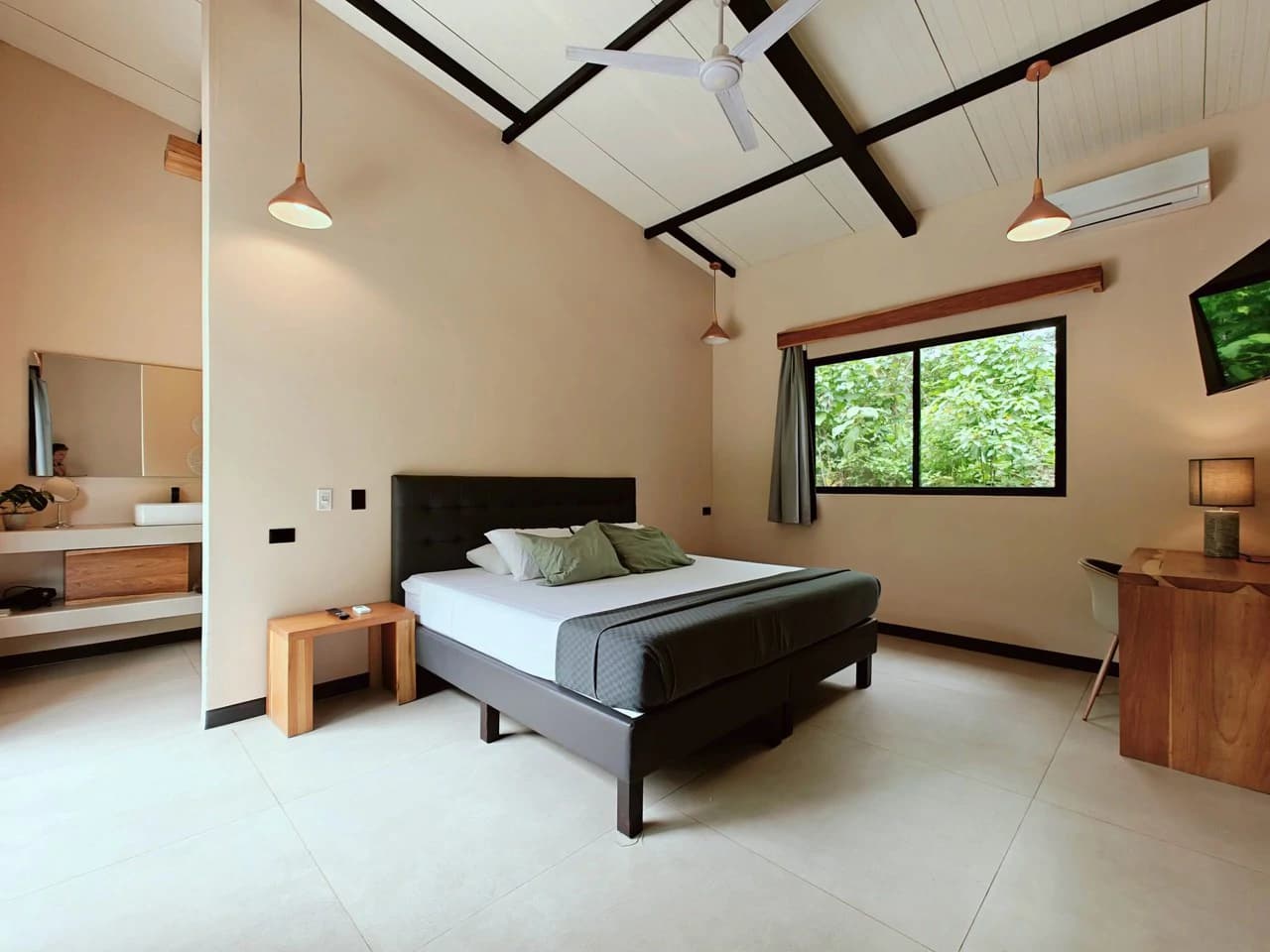 ID 751: Turn-Key Villa with Proven Income Near Cahuita National Park – Main House, Casita, and Stunning Pool on Over Half an Acre - photo 8