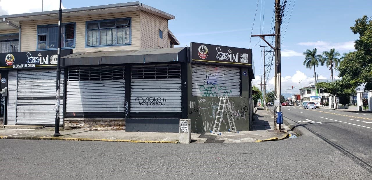 Excellent commercial corner property in San Jose Aranjuez - photo 2