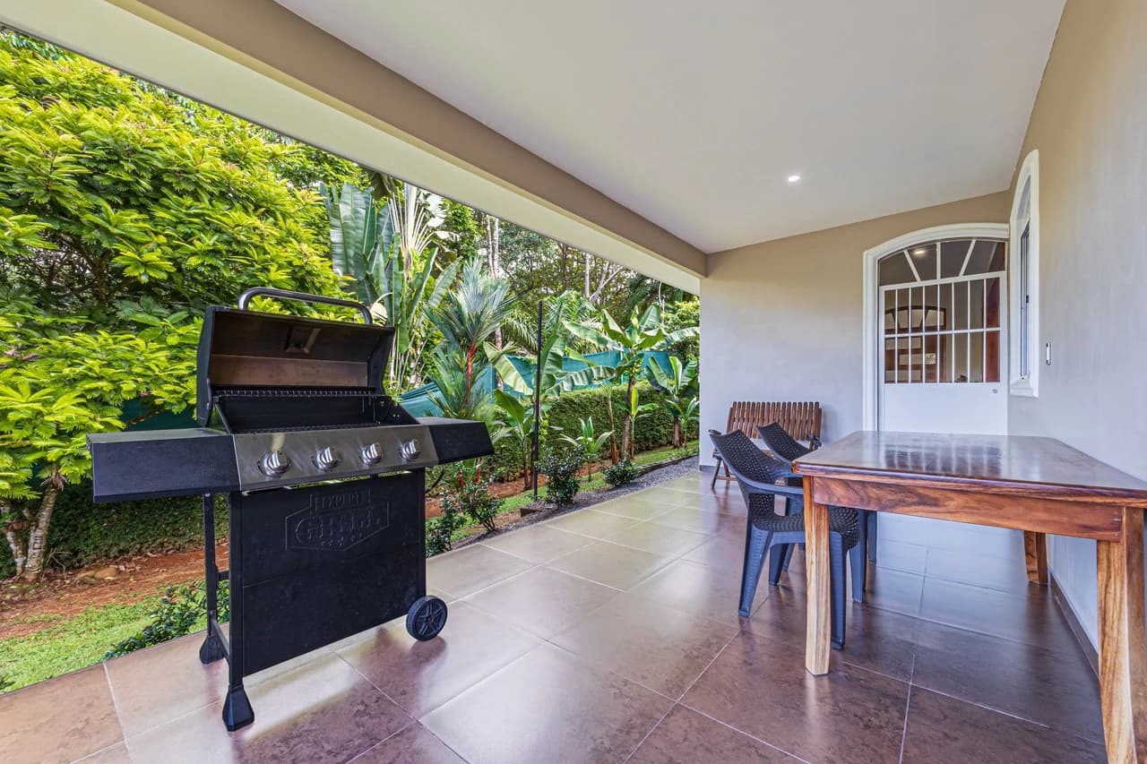 Exceptional 5-Bedroom Residence on Los Laureles Street – Prime Location & Versatile Layout - photo 23