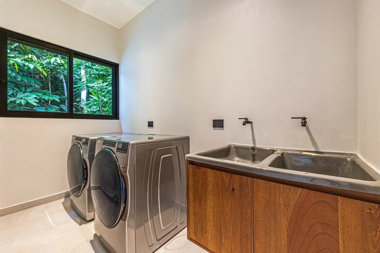 Casa Koules: Architectural 5-Bedroom Oceanview Estate in Prestigious Costa Verde Estates - photo 26