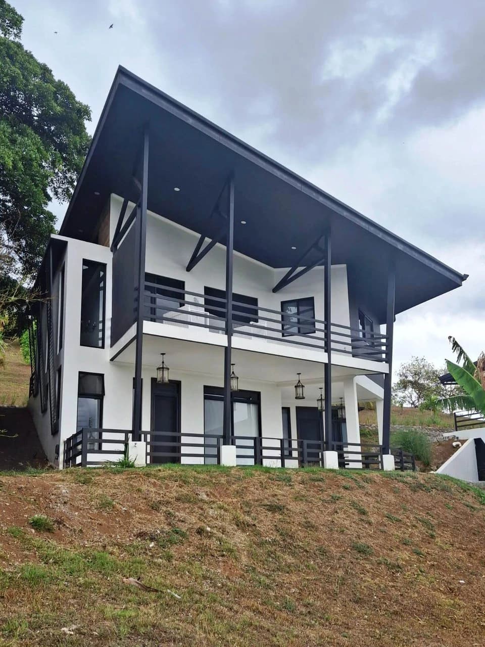 Hillside Living With Views!: Modern 3 bedroom home...Million Dollar Views! - photo 3