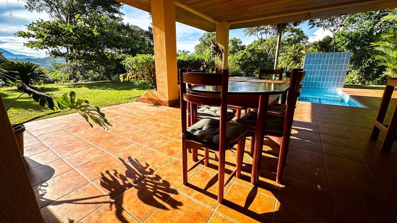 MOUNTAIN VIEW PARADISE WITH PRIVACY - 5 MINUTES AWAY FROM THE BEACH AND AMENITIES: Mountain House For Sale in Ojochal - photo 4