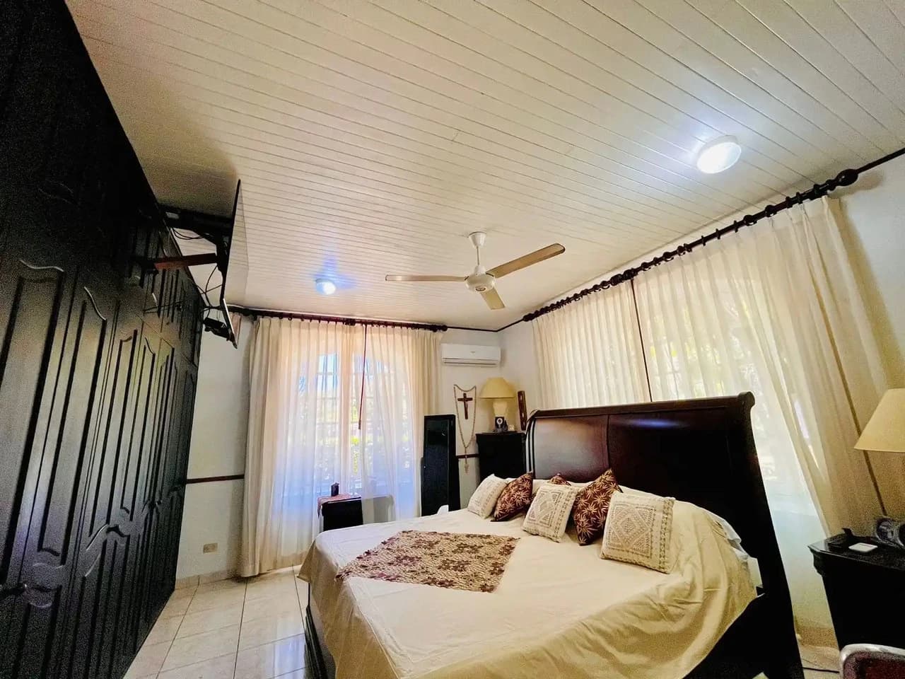 The house in Liberia is for sale - photo 8