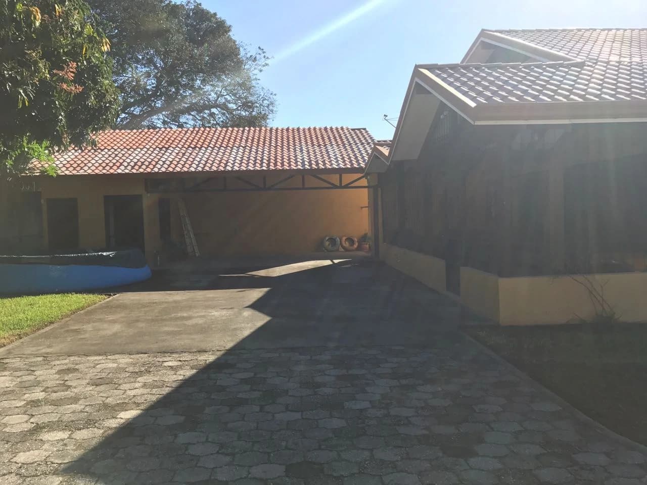 LUXURY HOUSE FOR SALE AND RENT IN LIBERIA: Beautiful luxury home in Liberia, Barrio La Cruz, in excellent location, very safe and quiet - photo 4