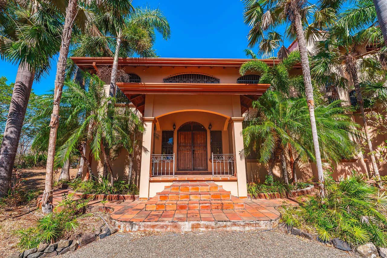 Casa Palacio: Elegant and Palatial 3BR in Gated Community - photo 7