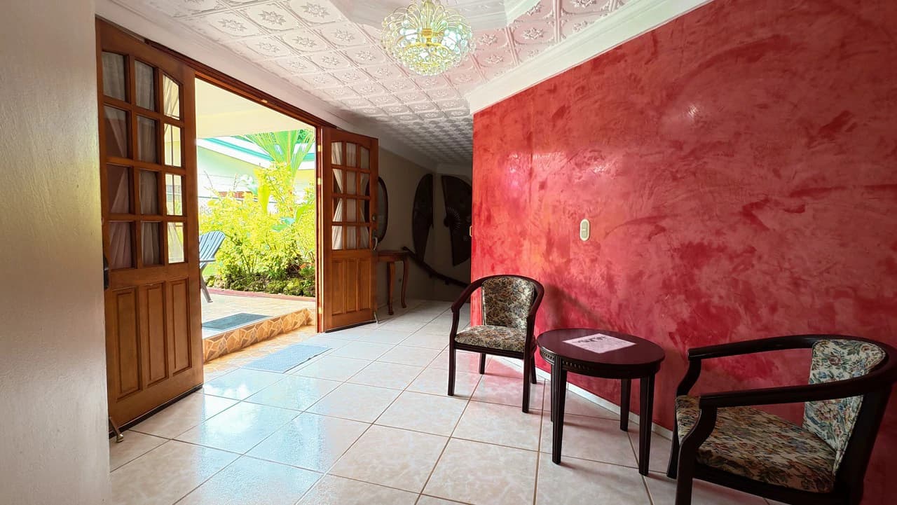 HOUSE FOR SALE, LOCATED IN THE CENTER OF PEREZ ZELEDON: Elegant and spacious turnkey house for sale in the center of Perez Zeledon - photo 26