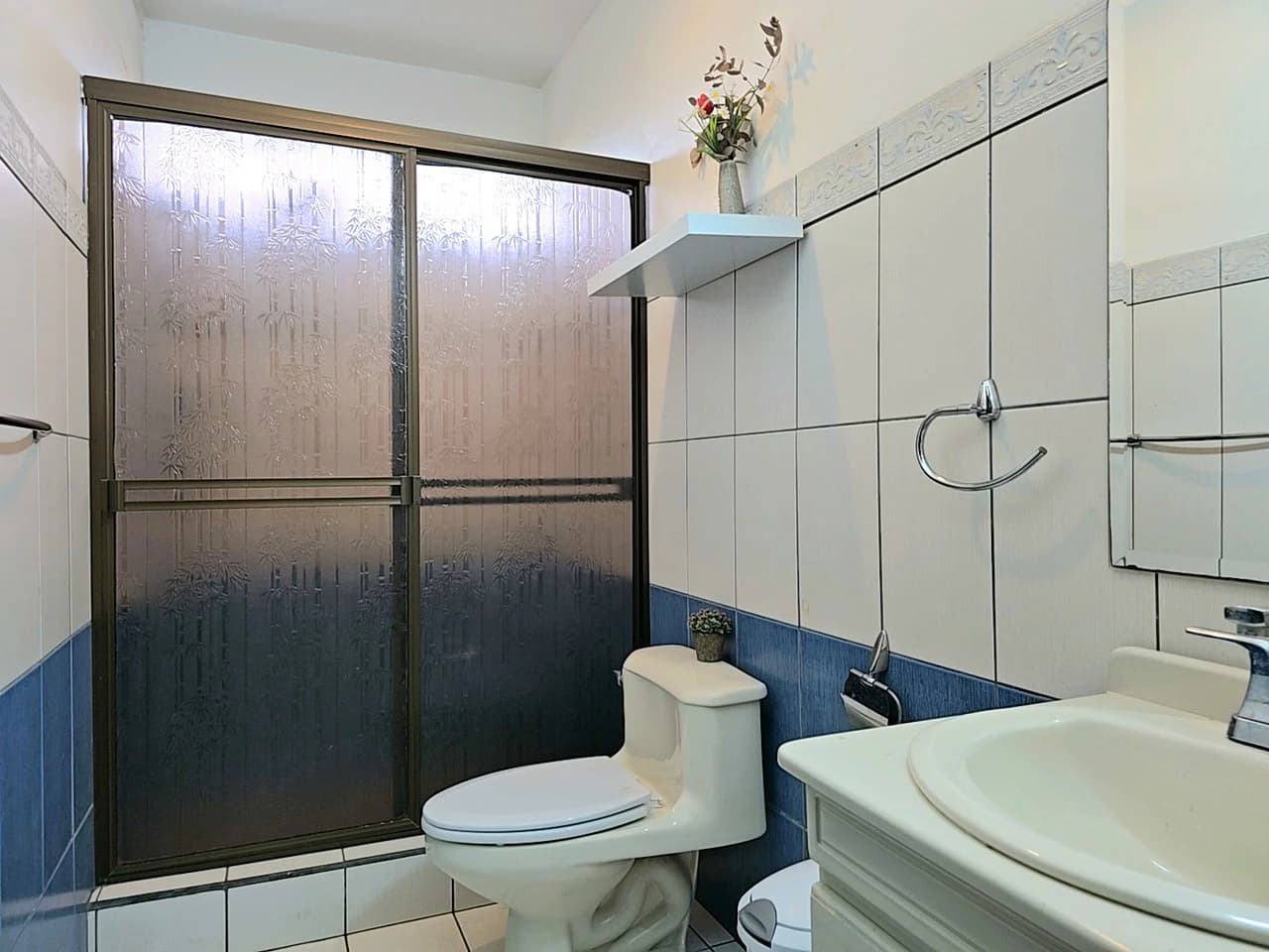 House For Sale in Llorente - photo 18