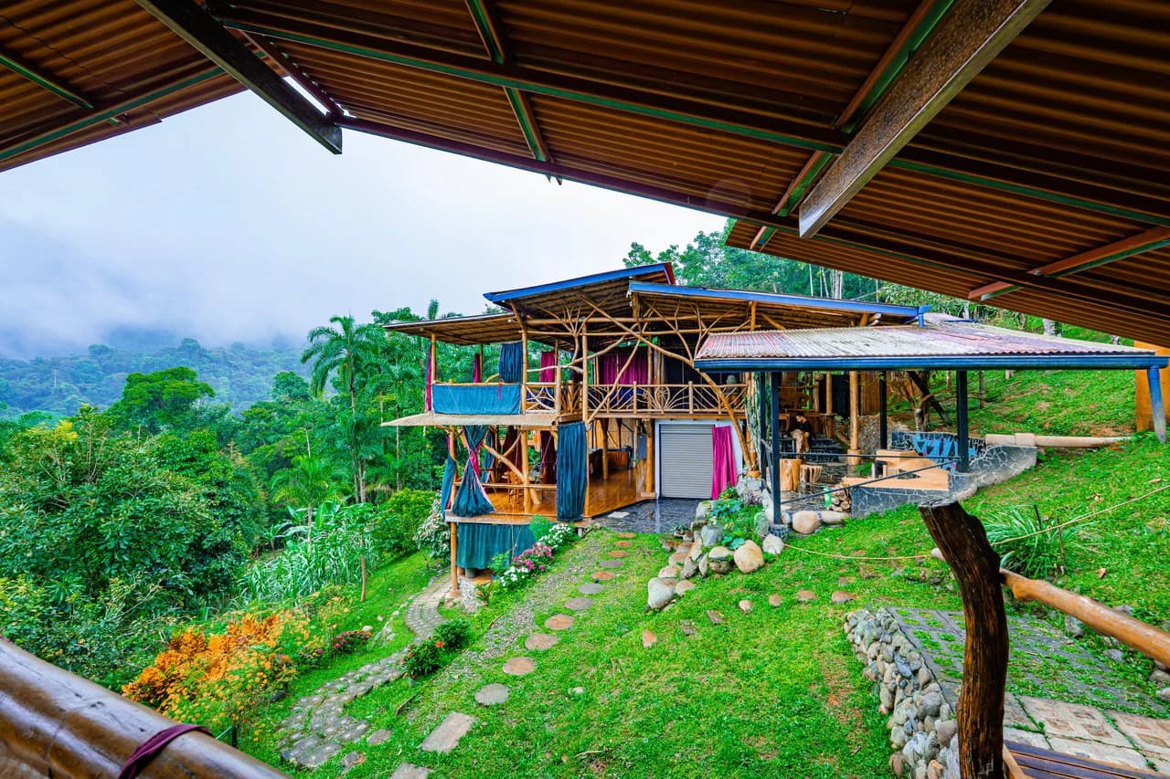 Riverfront Sanctuary with Breathtaking Views of Diamante Waterfalls - photo 3