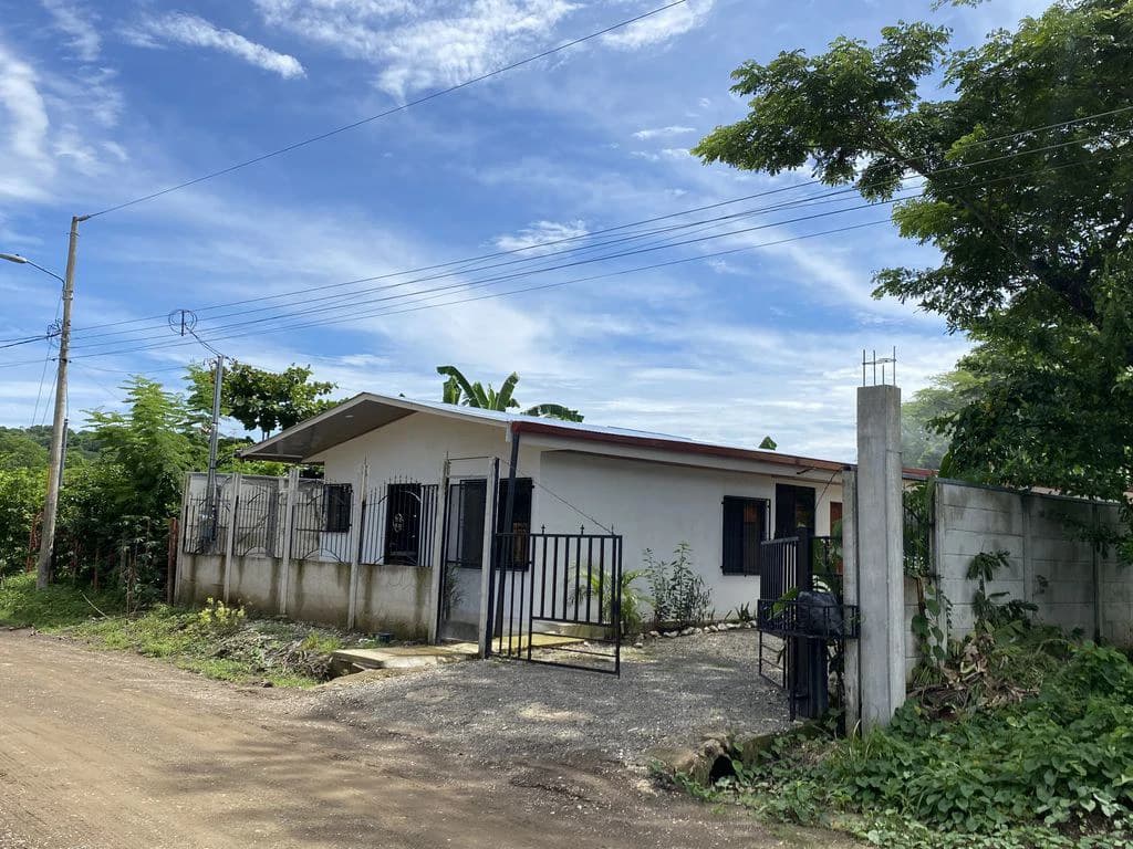 Casa Munoz: 3 Bedroom Home and 2 Unit Duplex with space for a pool, Located in El Canto de los Gavilanes - photo 26