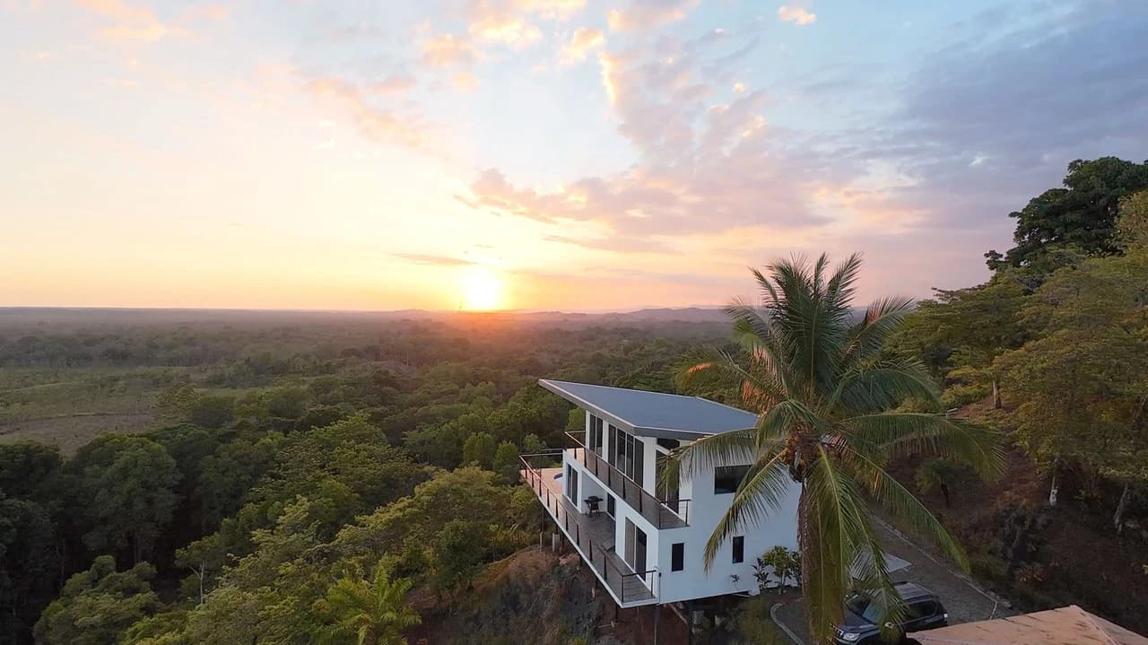 Casa Sol: Exceptionally Private Home with Panoramic Ocean, Mountain & Sunset Views - photo 1