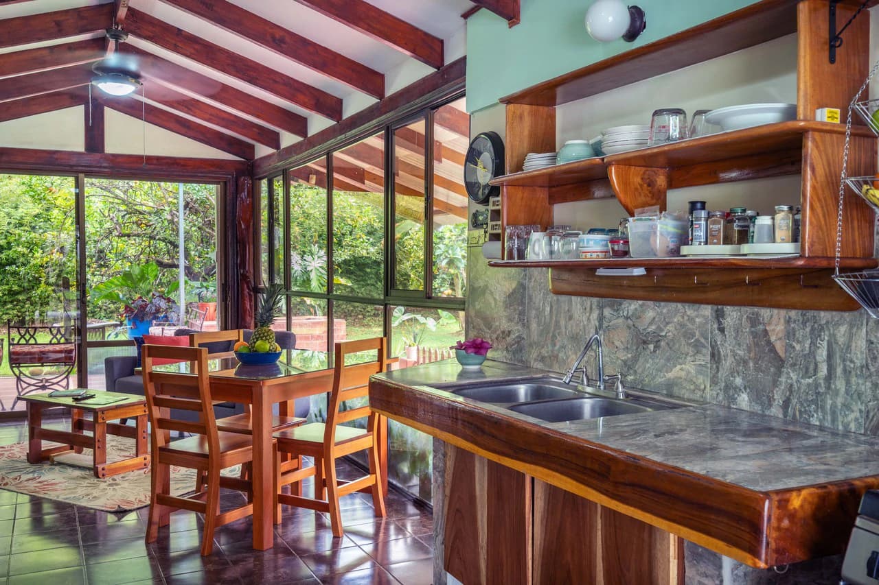 Matapalo gated home, 5 minutes from beach - photo 7