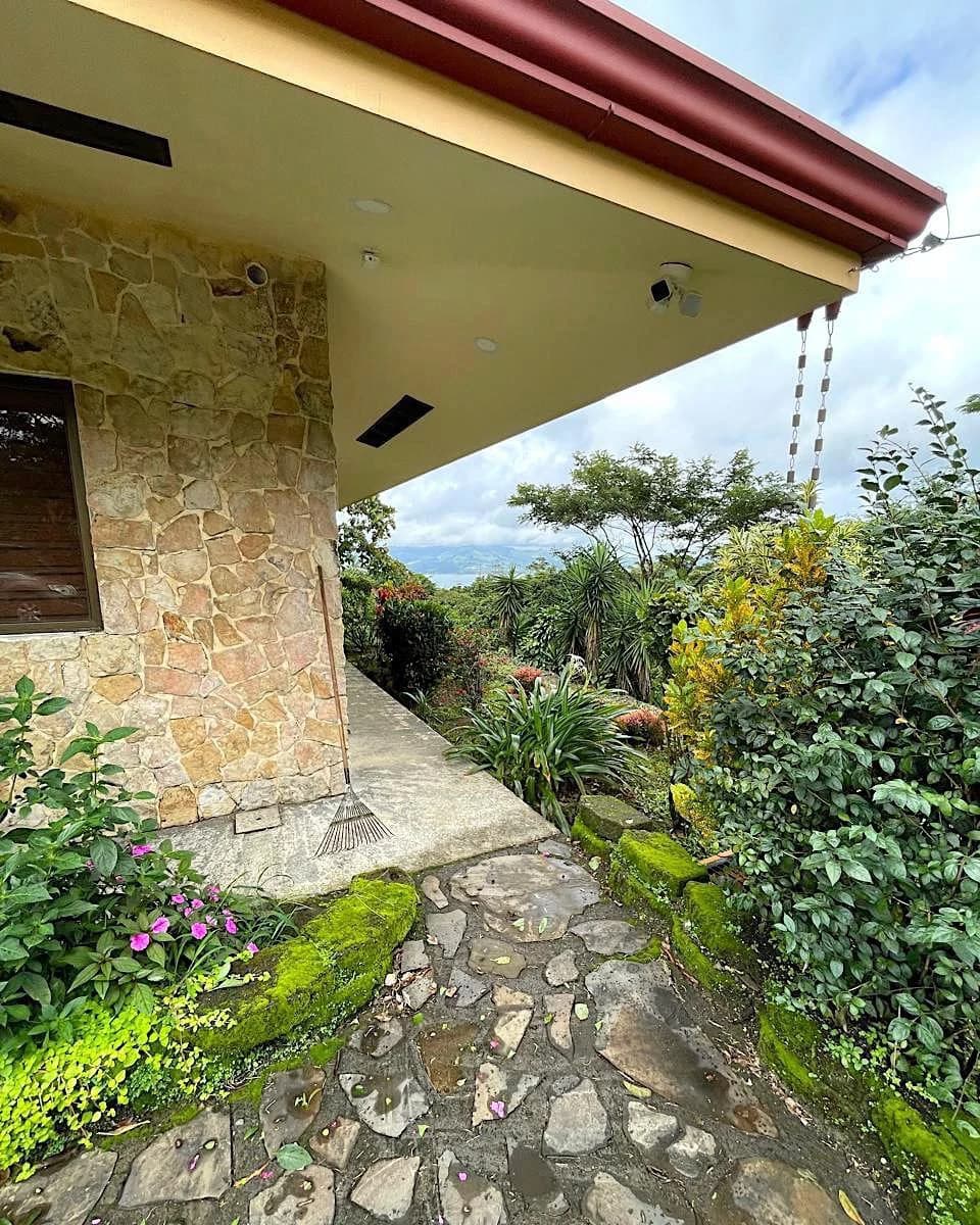 VILLA PIETRA: CAPTIVATING LAKE ARENAL ESTATE WITH GUEST CASITA - photo 42