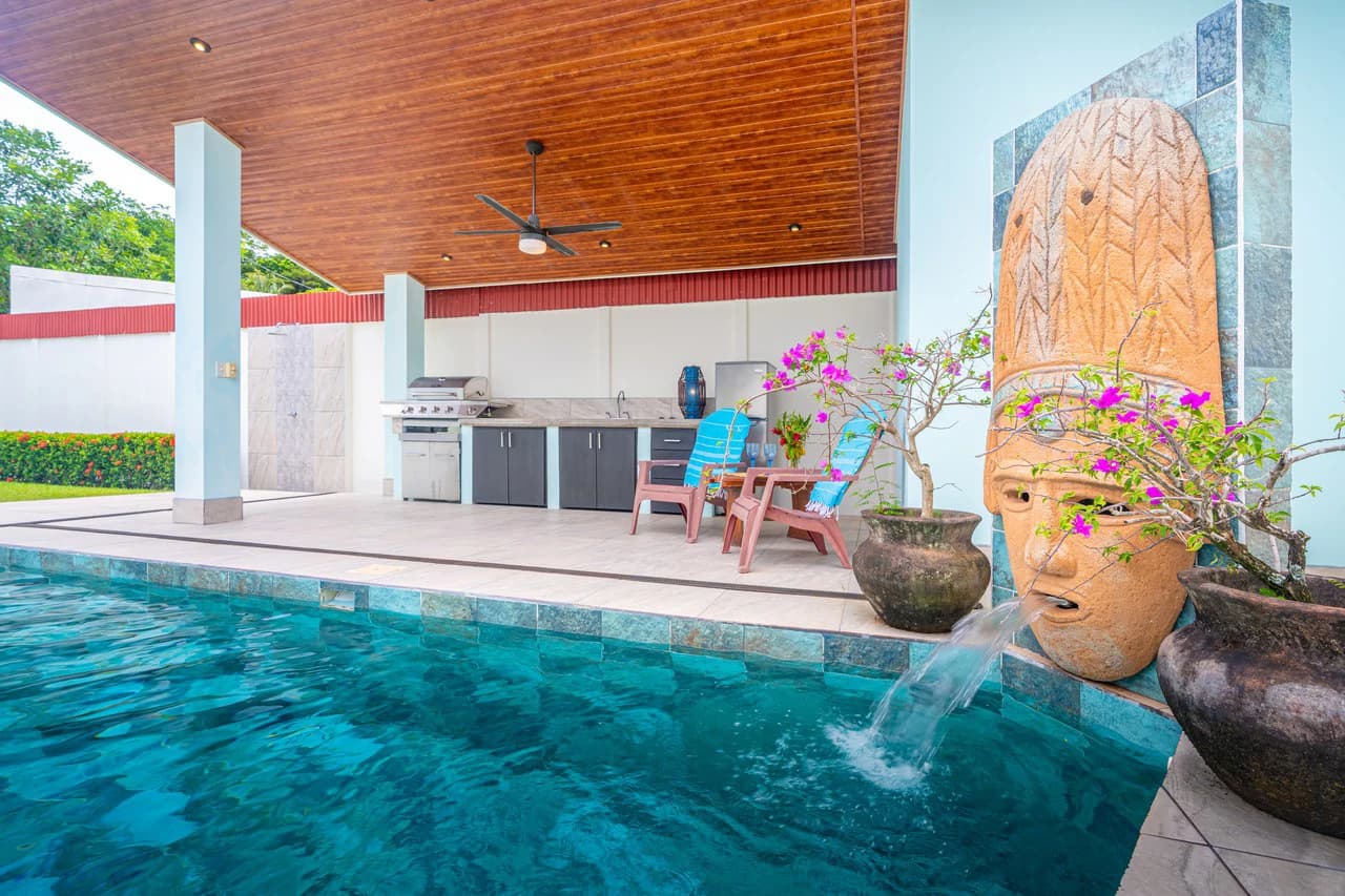 Villa Esmeralda: Big Pool. Big Lot. Big Lifestyle. Central Uvita, Walk to Everything! - photo 17