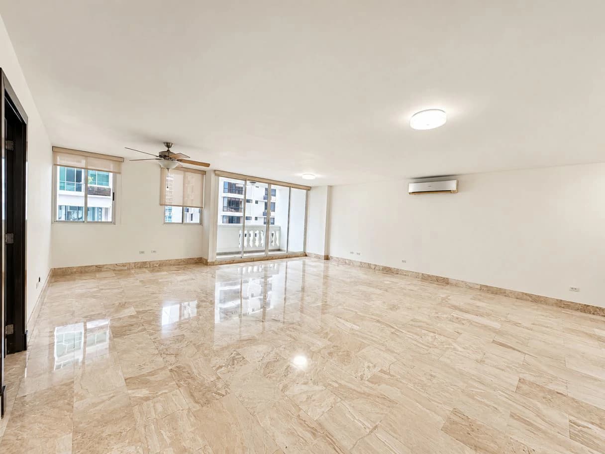 LIVE WITH SPACE AND LIGHT IN OBARRIO - 3-BEDROOM, 188 M² APARTMENT FOR SALE $299,000 - photo 3