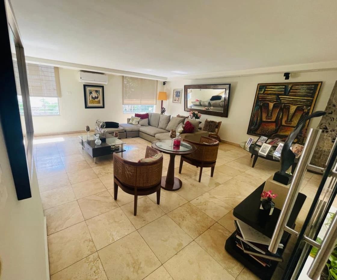 House for Sale in the Heart of Obarrio - photo 1