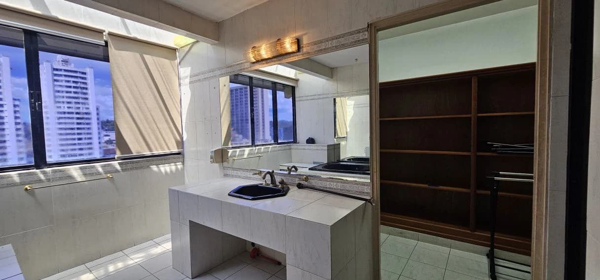 3- Level House for Sale in DOS MARES/ Betania. - photo 12