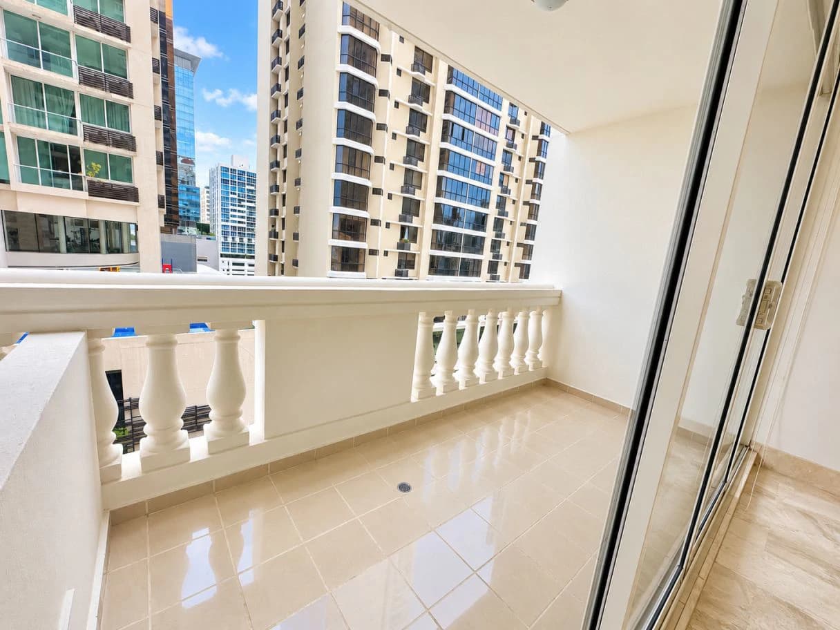 LIVE WITH SPACE AND LIGHT IN OBARRIO - 3-BEDROOM, 188 M² APARTMENT FOR SALE $299,000 - photo 4