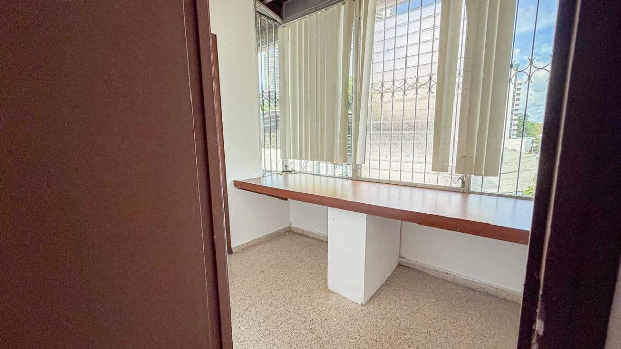 4-Level House for Sale in La Alameda - photo 10