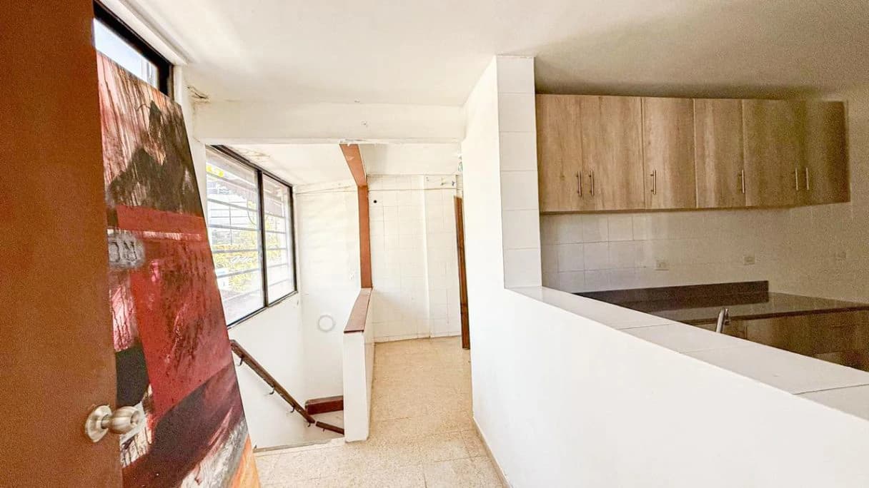 4-Level House for Sale in La Alameda - photo 9
