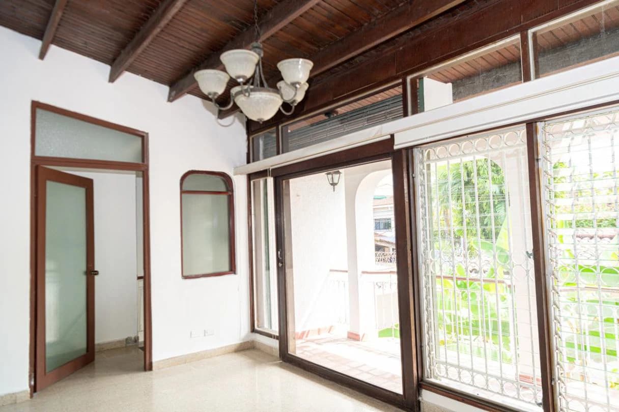 4-Level House for Sale in La Alameda - photo 6