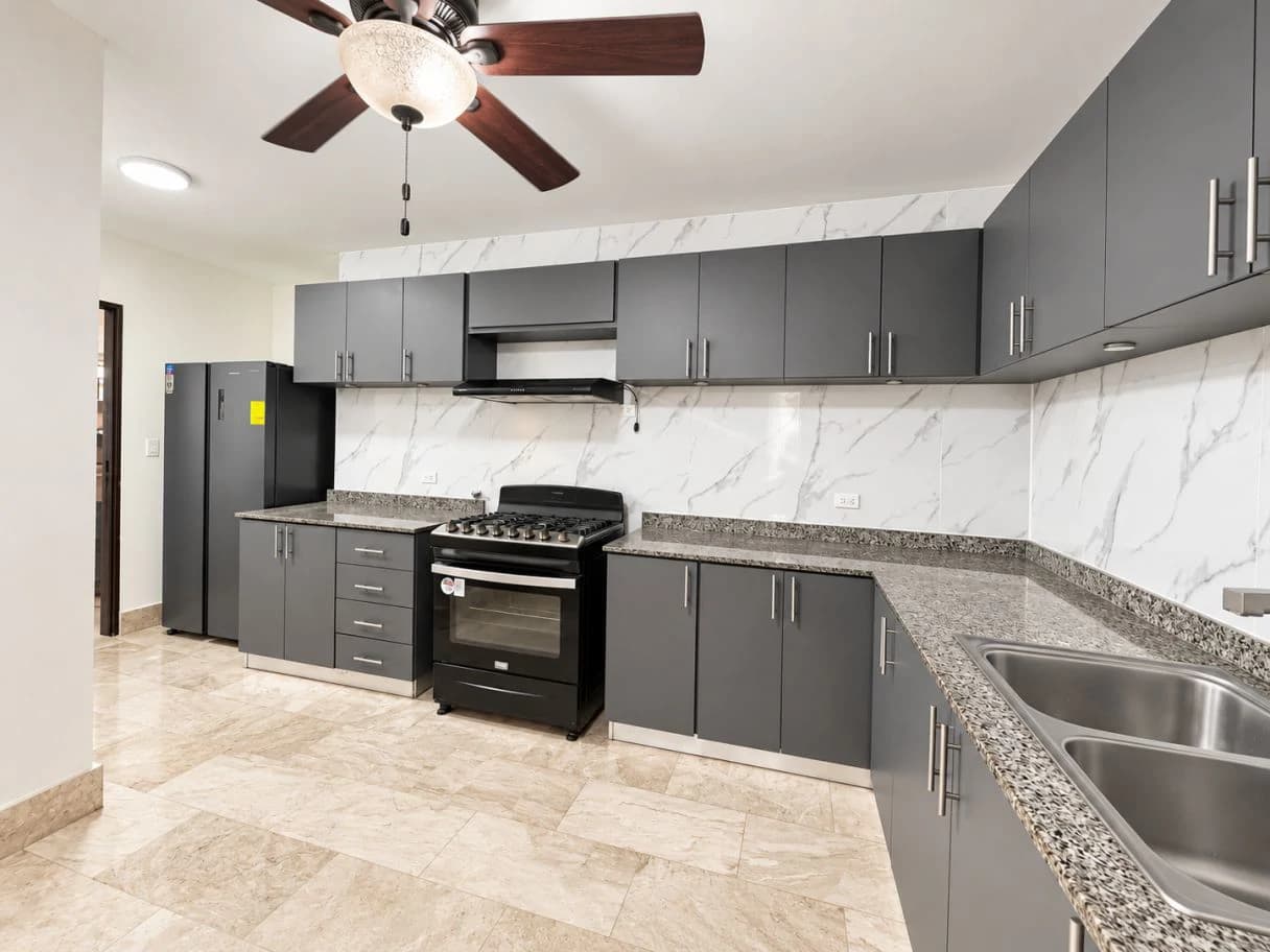 LIVE WITH SPACE AND LIGHT IN OBARRIO - 3-BEDROOM, 188 M² APARTMENT FOR SALE $299,000 - photo 14