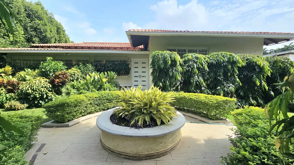 2. Luxury Residence in Altos de Golf, Panama City - photo 27