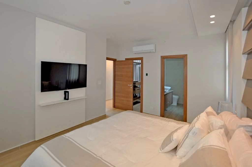 Amazing space with stunning views ! - photo 13