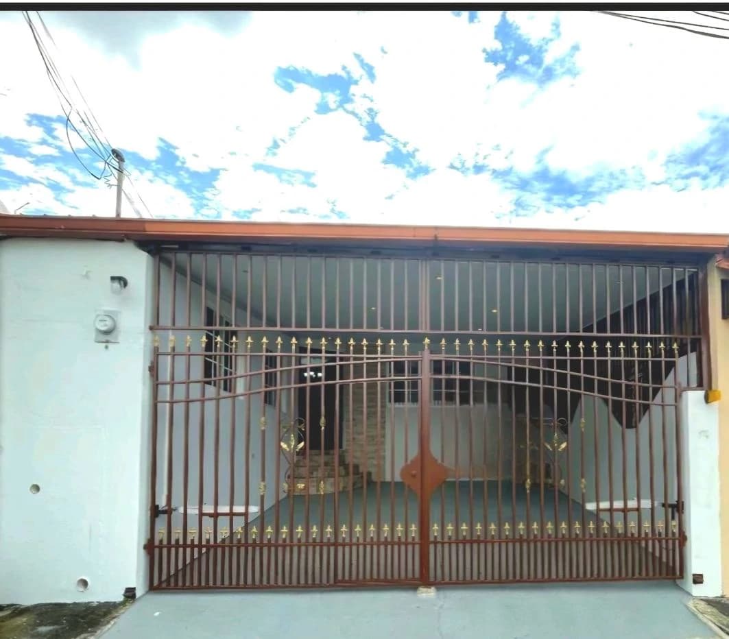 House for sale in CERRO VIENTO | Spacious, comfortable & move-in ready - photo 2