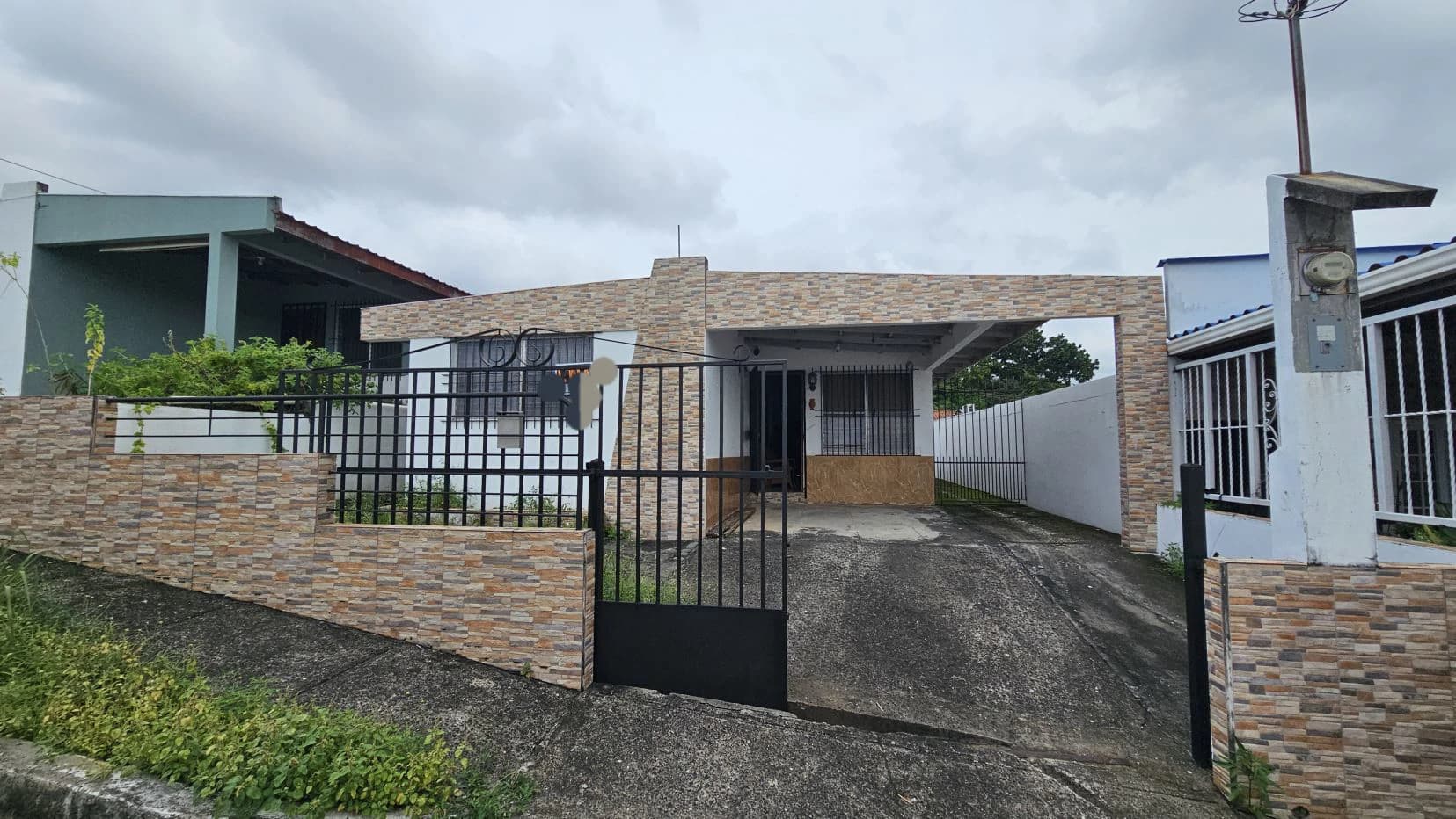 House for sale in Colinas Dorasol - photo 1