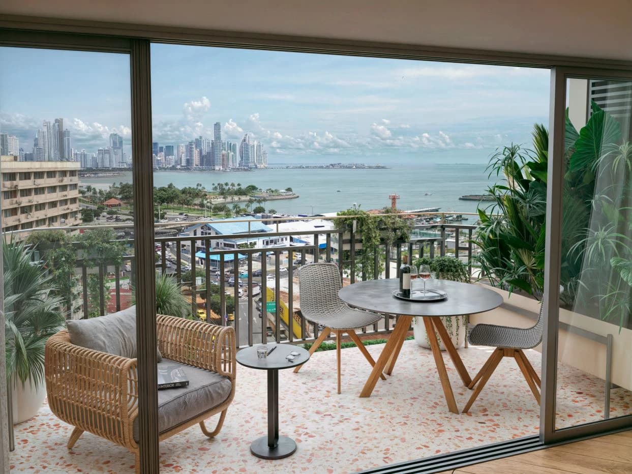 CENTRAL PROJECT – STEPS AWAY FROM CASCO VIEJO - photo 3