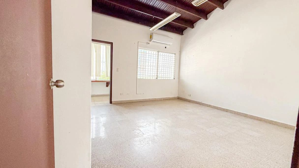 4-Level House for Sale in La Alameda - photo 17