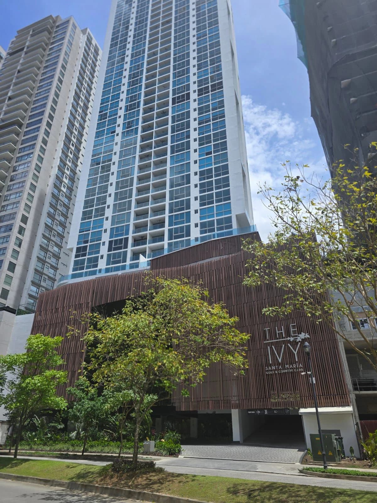Luxury Penthouse for Sale at The Ivy Tower – Santa María - photo 2