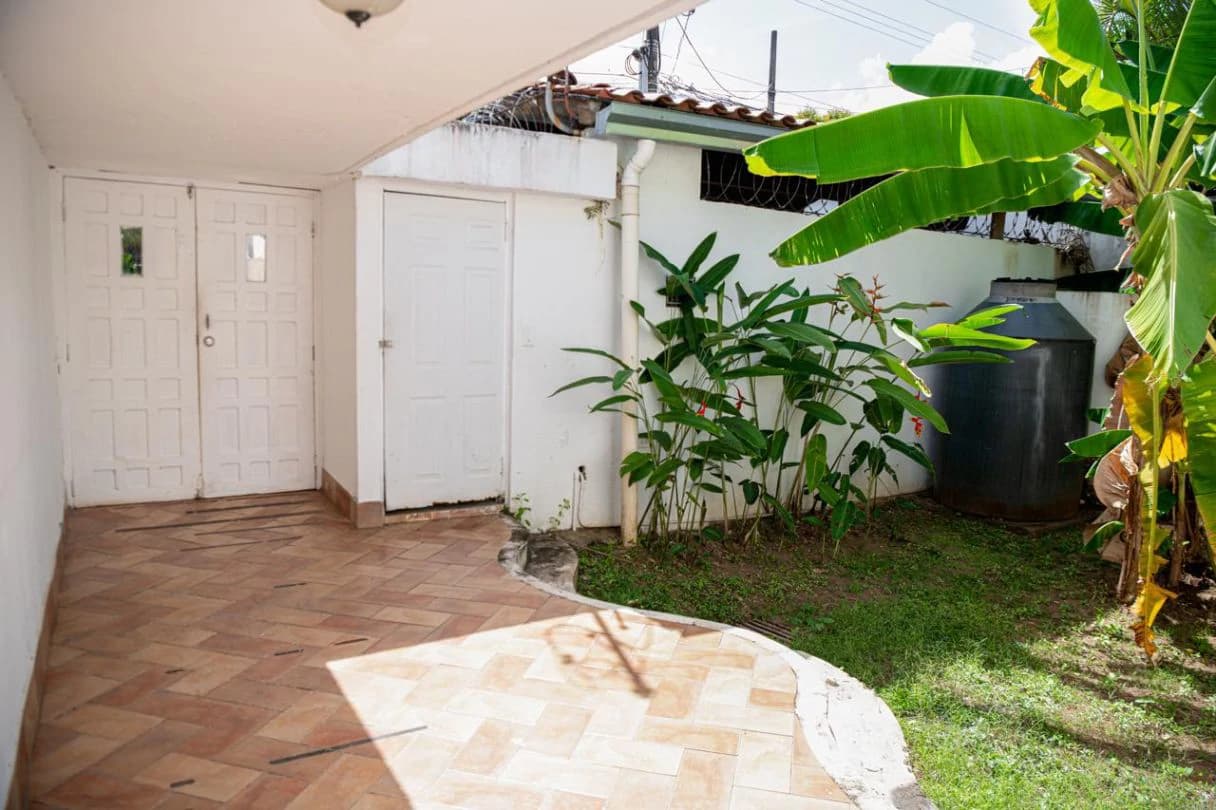 4-Level House for Sale in La Alameda - photo 6