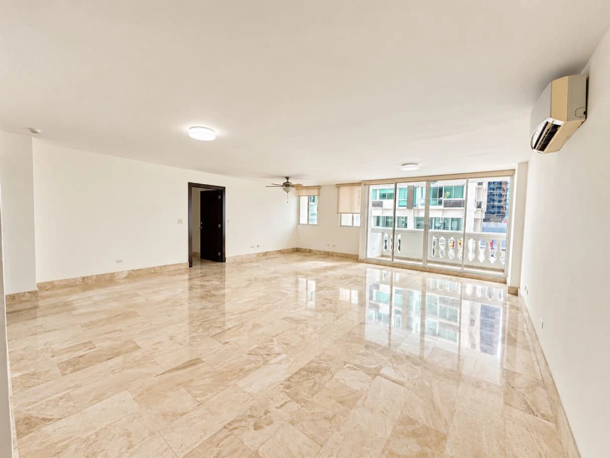 LIVE WITH SPACE AND LIGHT IN OBARRIO - 3-BEDROOM, 188 M² APARTMENT FOR SALE $299,000 - photo 2
