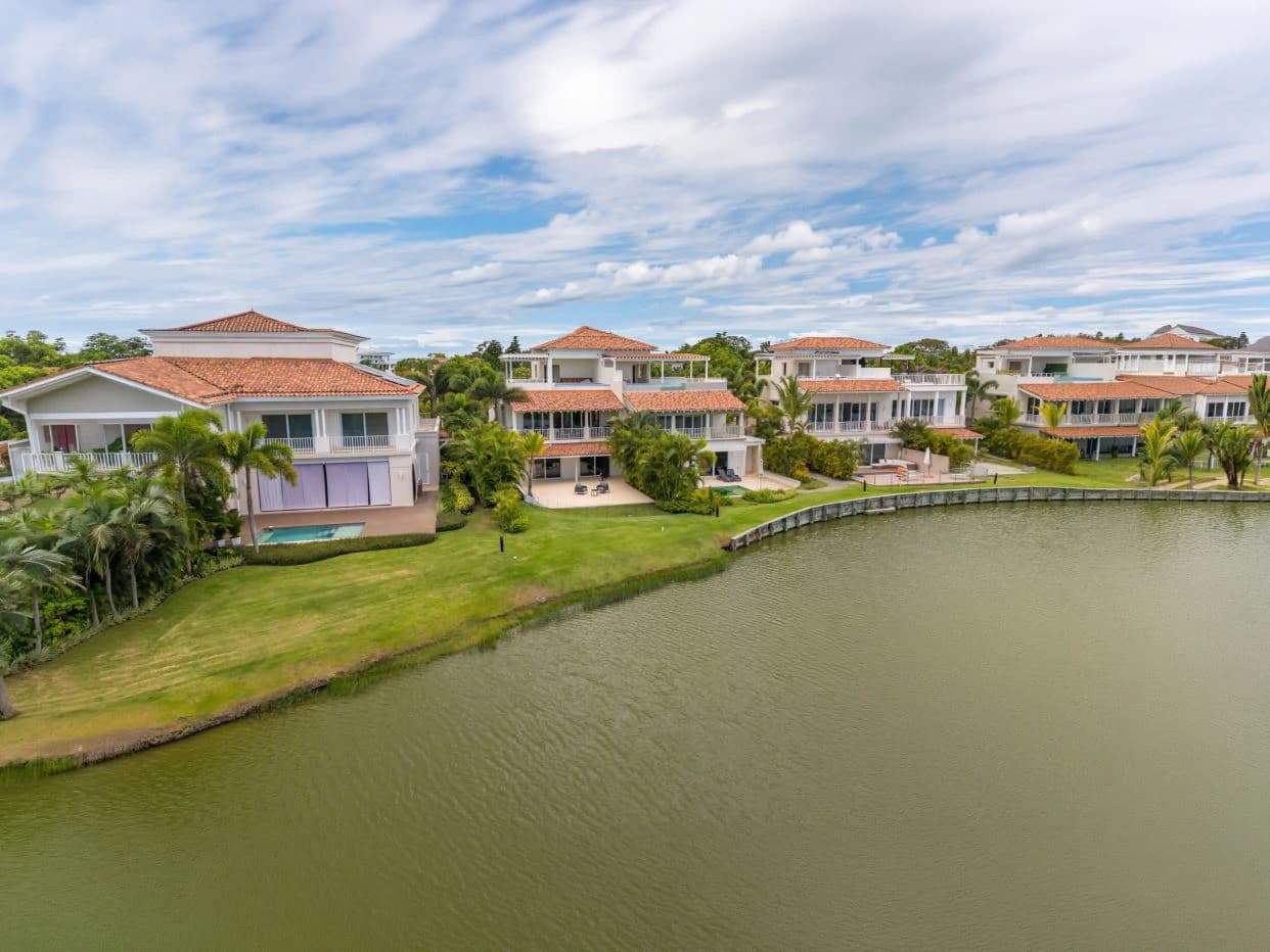 Luxury Townhouse for Sale in Buenaventura Beach – 4 Bedrooms, Private Pool & Rooftop Terrace - photo 22