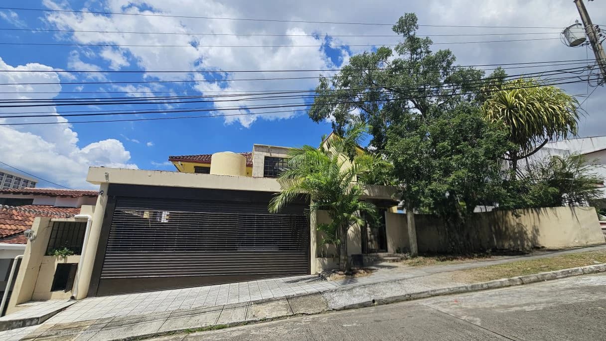 3- Level House for Sale in DOS MARES/ Betania. - photo 4