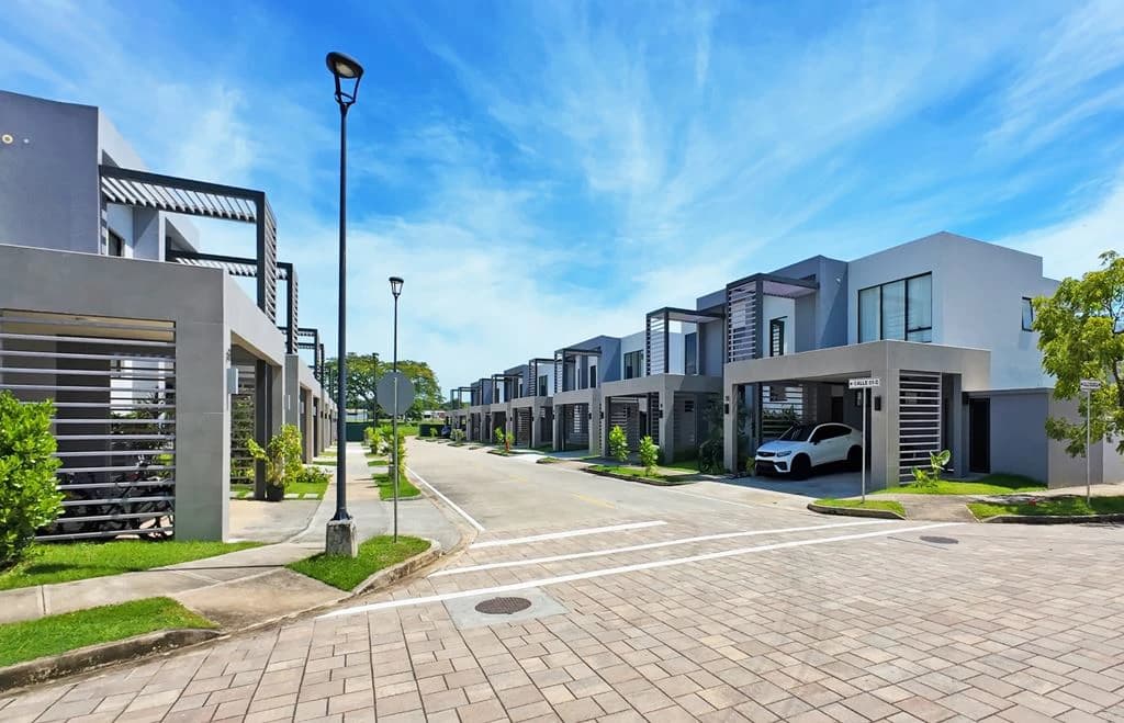 SINGLE FAMILY HOMES - photo 2