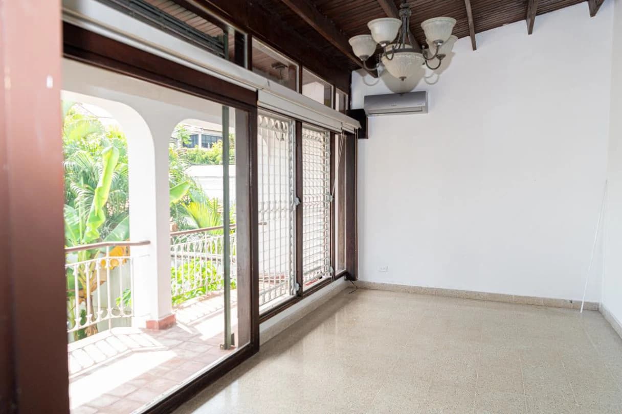 4-Level House for Sale in La Alameda - photo 5