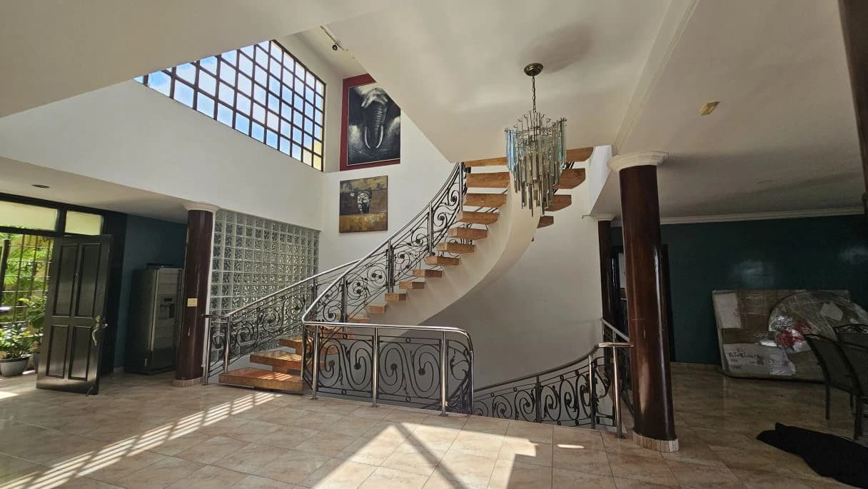 3- Level House for Sale in DOS MARES/ Betania. - photo 6