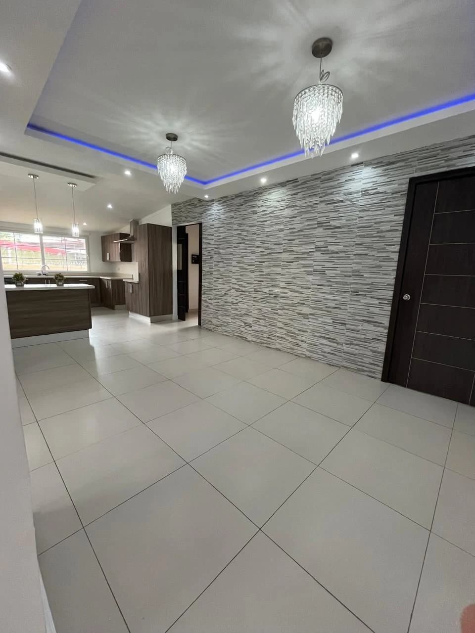 Fully Renovated Home for Sale in San Francisco, Panama City - photo 2