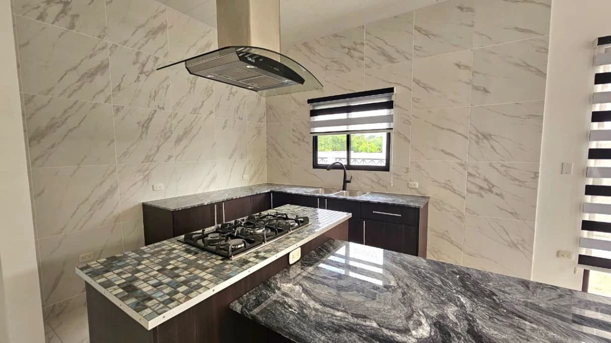 BRAND-NEW HOMES IN SANTIAGO DE VERAGUAS – PH JARDINES ESPINO DE LA ROSA - photo 7