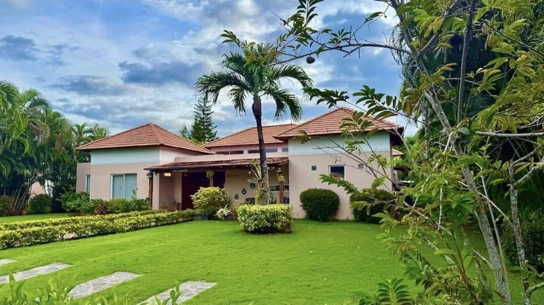 FOR SALE: Beautiful Beach House in Exclusive Golf Resort Community - photo 1