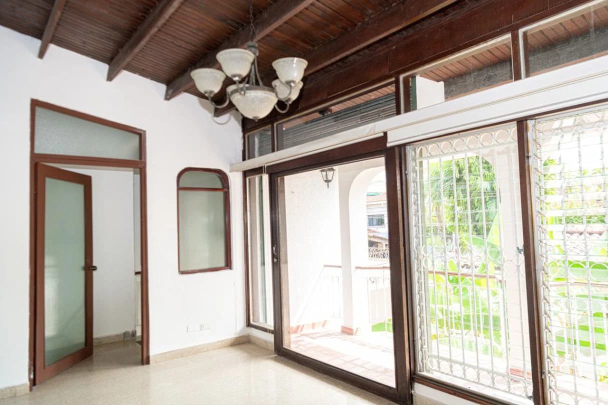 4-Level House for Sale in La Alameda - photo 5
