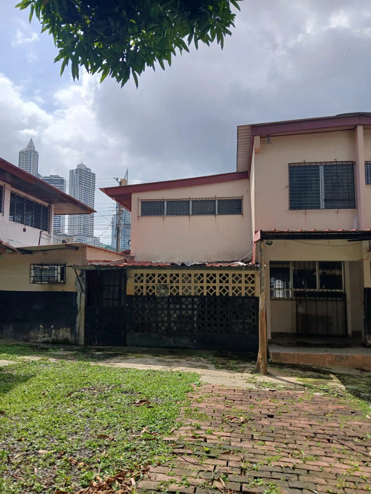 House for Sale in Bethania | Strategic Location with Exceptional Investment Potential - photo 21
